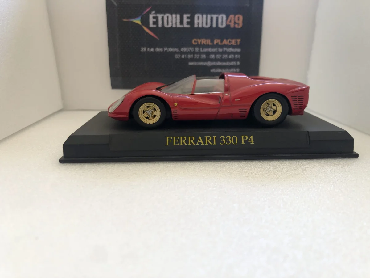 Ferrari 330 P4 - Vins Rouges Harmonieux pour AD Chaque Occasion