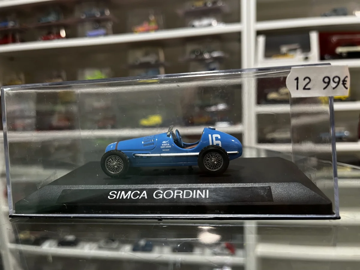 Simca Gordini T11 bleu 1/43 - Vins Rouges Harmonieux pour Chaque Occasion - {'count': 1, 'name': '2011'}
