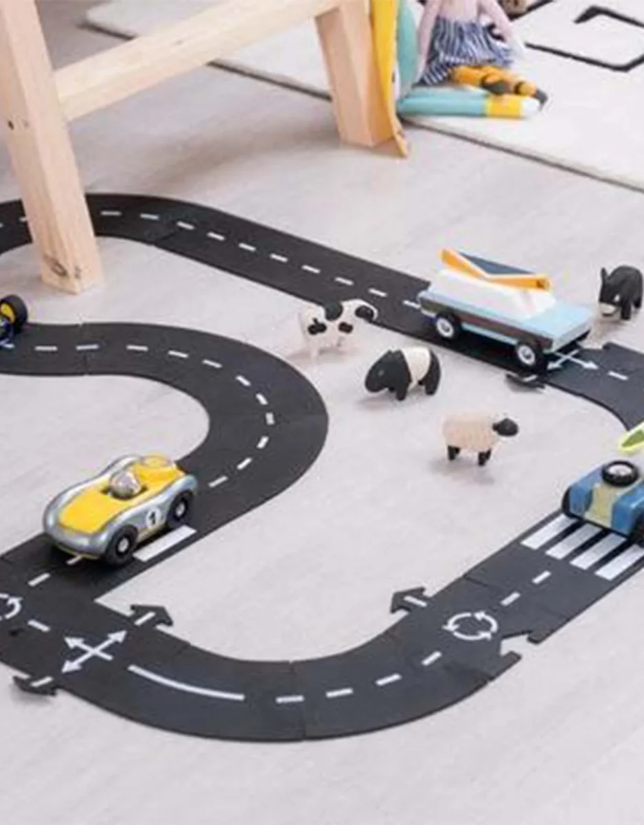 Pistes de course flexible - King of the road - Way to play - Boutique Maman & Bébé – Produits Essentiels au Quotidien Poussette de course Bolt Crème