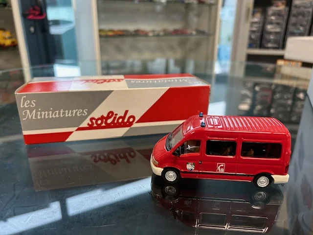 Renault Master Pompier Solido 1/43 - Vins Rouges Harmonieux pour Chaque Occasion - citroën ds solido vin occasion