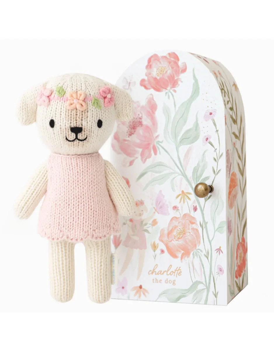 Peluche avec jolie boîte - Tiny 6" - Charlotte le chien - Cuddle + kind - Boutique Maman & Bébé Sigikid – Produits Essentiels au Quotidien