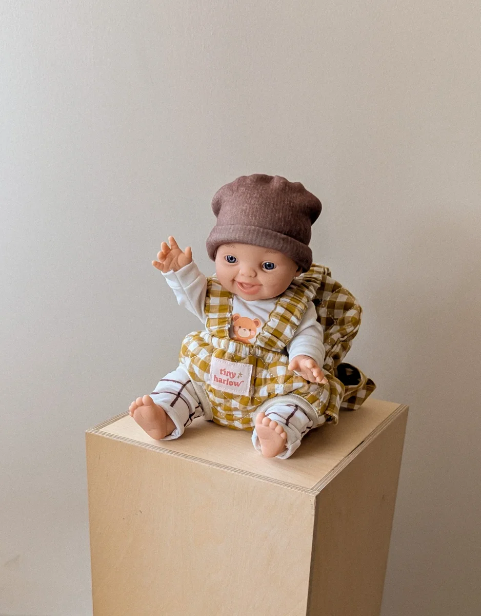 Porte-bébé pour poupée - moutarde - Tiny Harlow - Boutique Maman & Bébé – Produits Essentiels au Quotidien - Smyths toys
