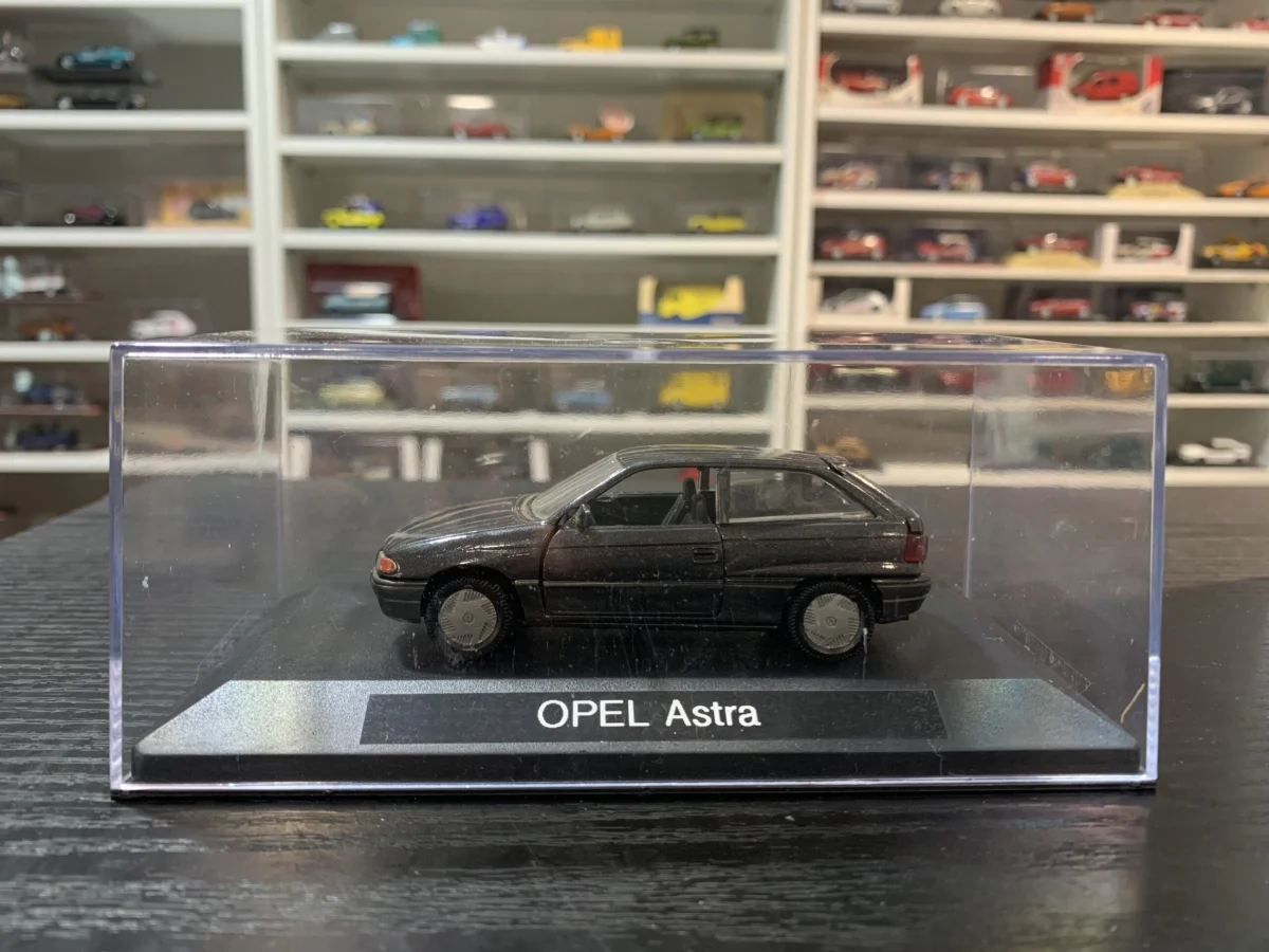 Opel Astra 1/43 - Vins Rouges Harmonieux pour Chaque Occasion - tonneau vin occasion
