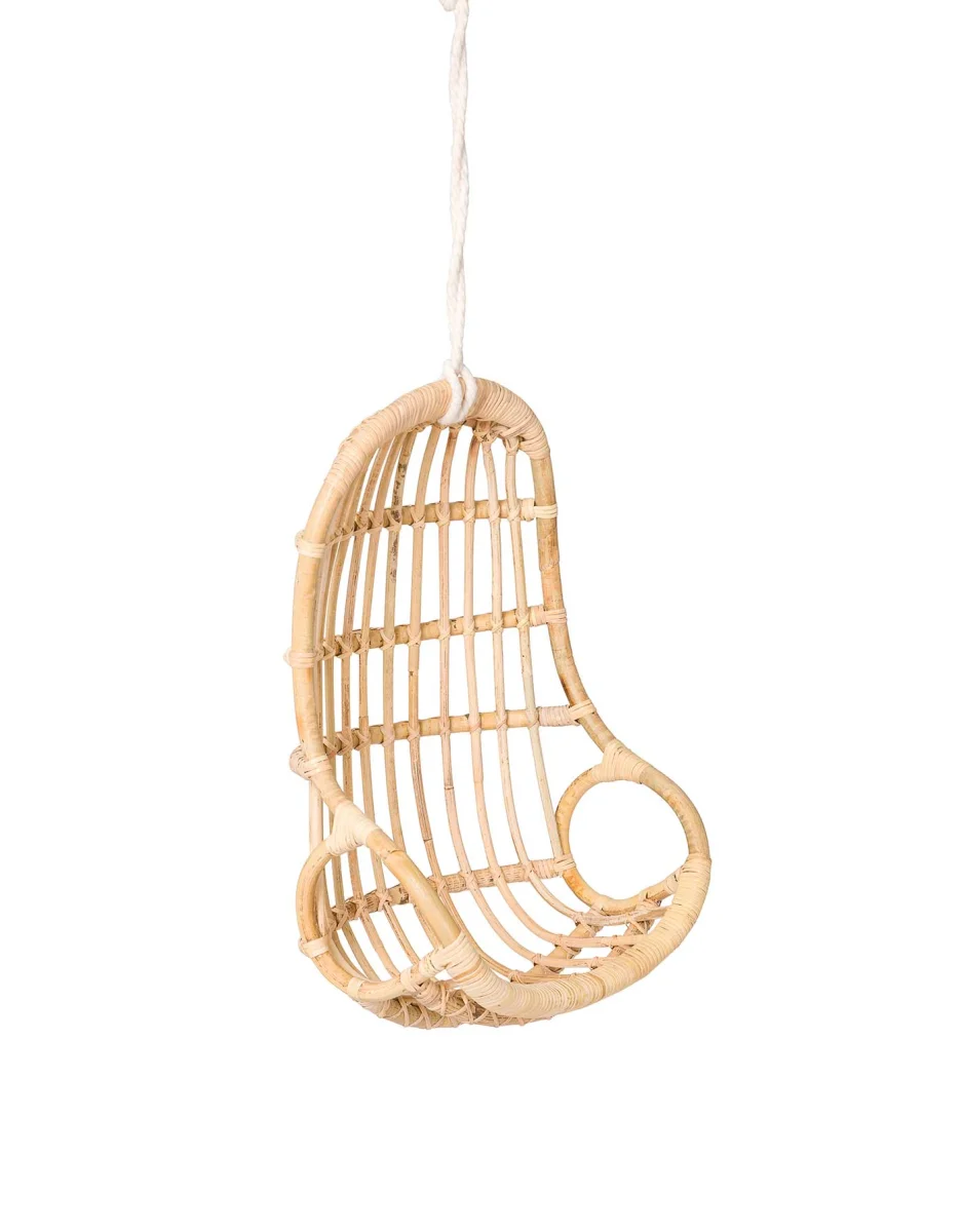 Chaise suspendue en rotin pour poupée - Poppie Toys - Boutique Maman & Bébé – Produits Essentiels au Quotidien Poppie Toys Rotan ensemble de chaises de poupée (2 pièces) | bol