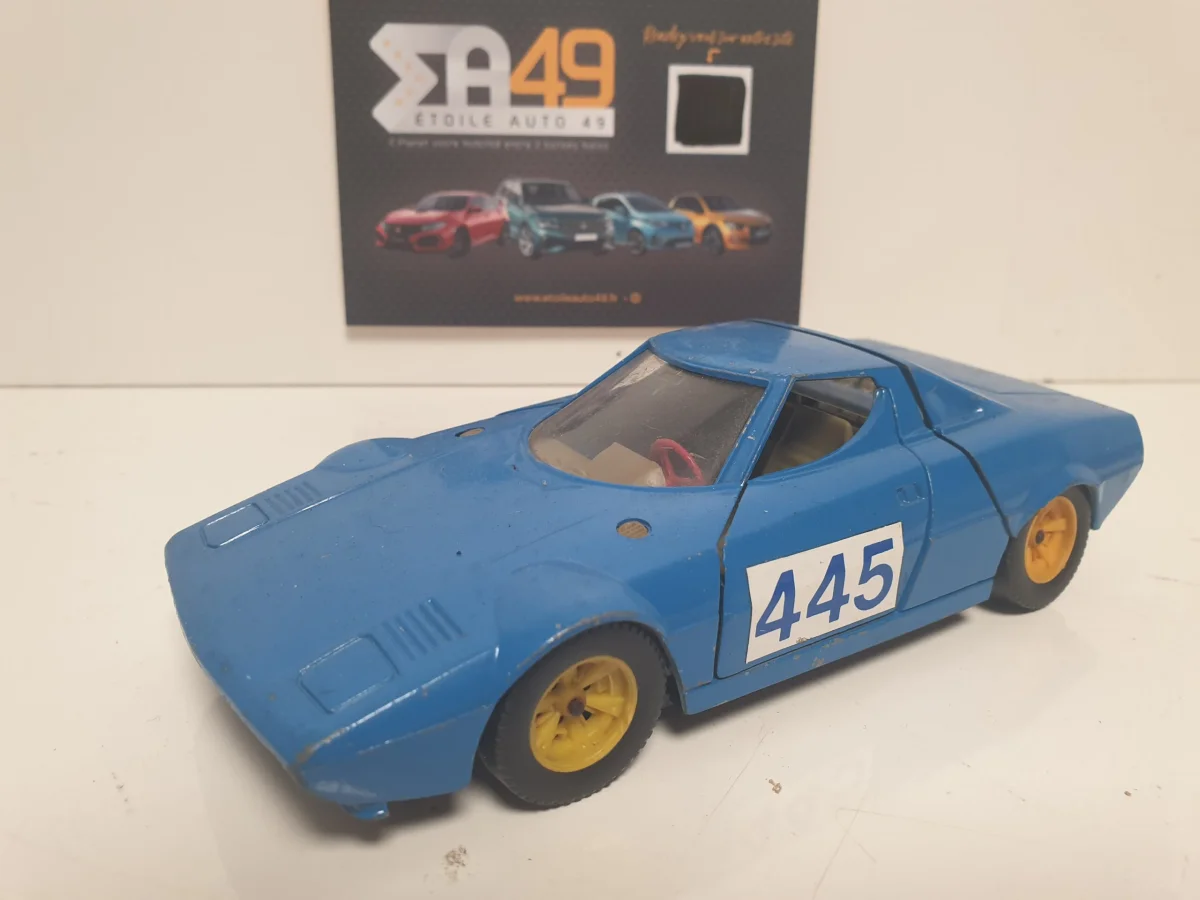 Lancia Stratos Berlinetta - Vins Rouges Harmonieux pour Chaque Occasion - 225 litres