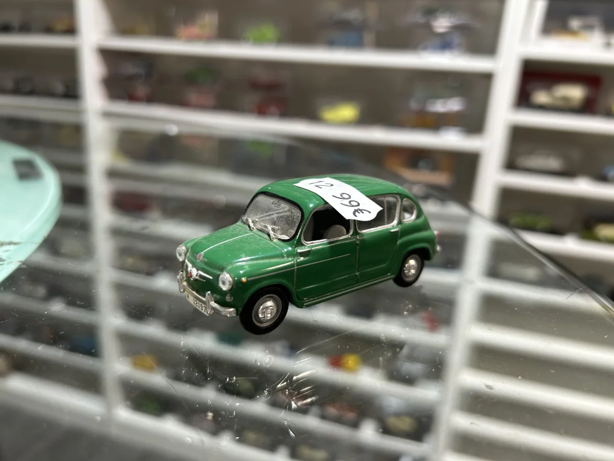 Seat 800 1964 Solido 1/43 - Vins Rouges Harmonieux pour Chaque Occasion - Voiture solido