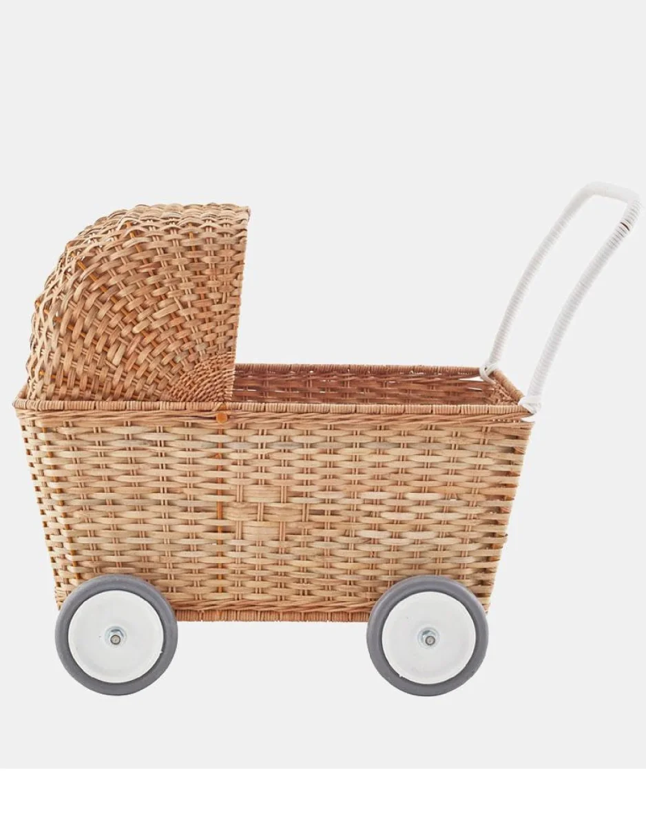 Poussette poupée rotin Naturel Livraison incluse Olli Ella Boutique Maman Bébé Produits Essentiels Quotidien