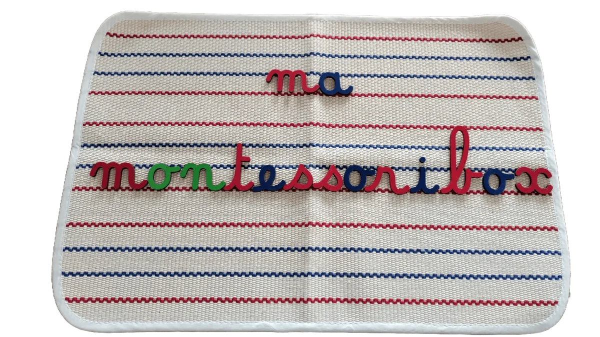 Tapis d'écriture lettres mobiles Montessori - Boutique Maman & Bébé – Produits Essentiels au Quotidien DICLLY Tapis Dessin Enfant,120 * 90 Grand Tapis Magique Dessin Eau  Réutilisable,Tapis de Dessin à L'eau pour Bébé avec Jeu D'outils de  Peinture,Non salissant,Jouets Éducatifs pour