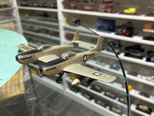 Maquette Avion F-82 Twin Mustang PQ Vins Rouges Harmonieux Occasion