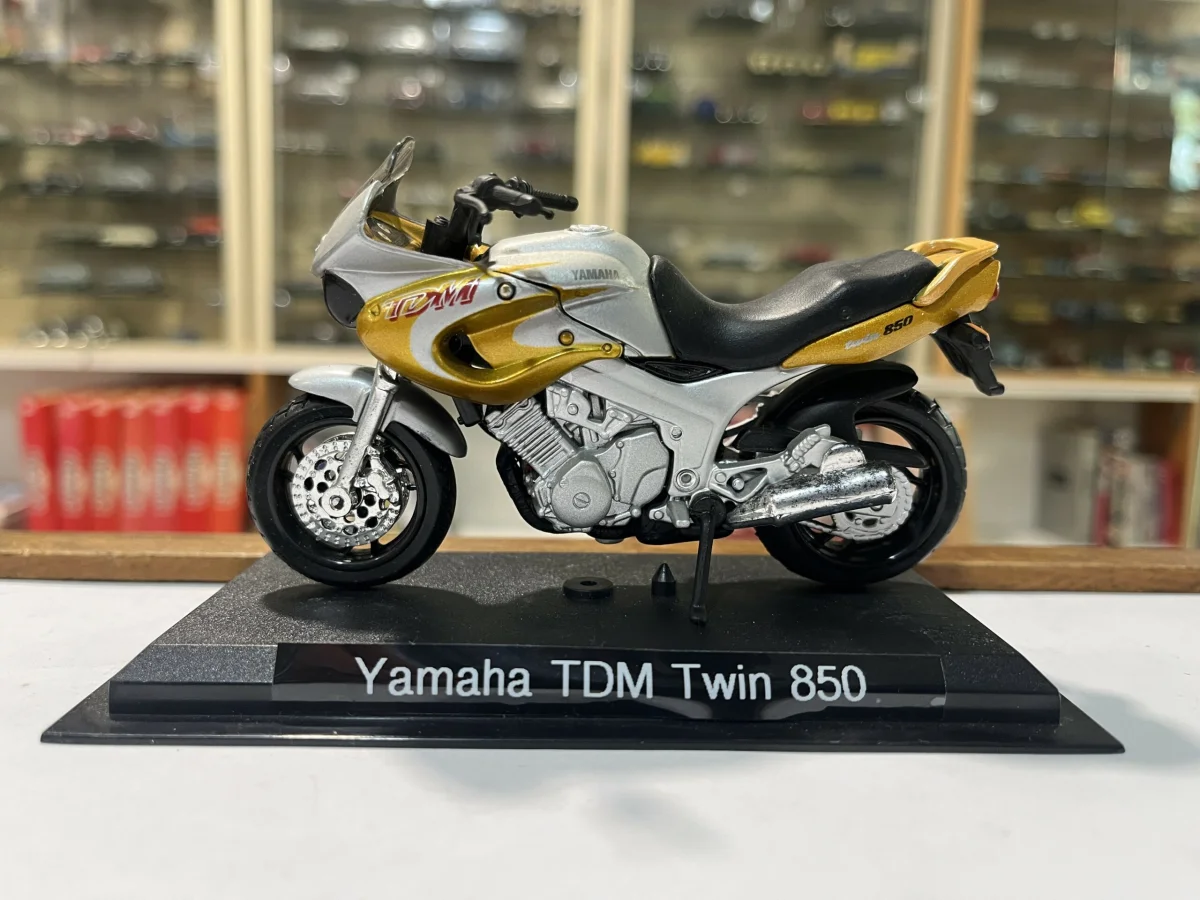 Yamaha TDM TWIN 850 Maisto 1/18 - Vins Rouges Harmonieux pour Chaque Occasion Maisto Yamaha TDM 850 Motorcycle, 1:18 Scale, Die Cast/Plastic, Red, GC |  eBay UK