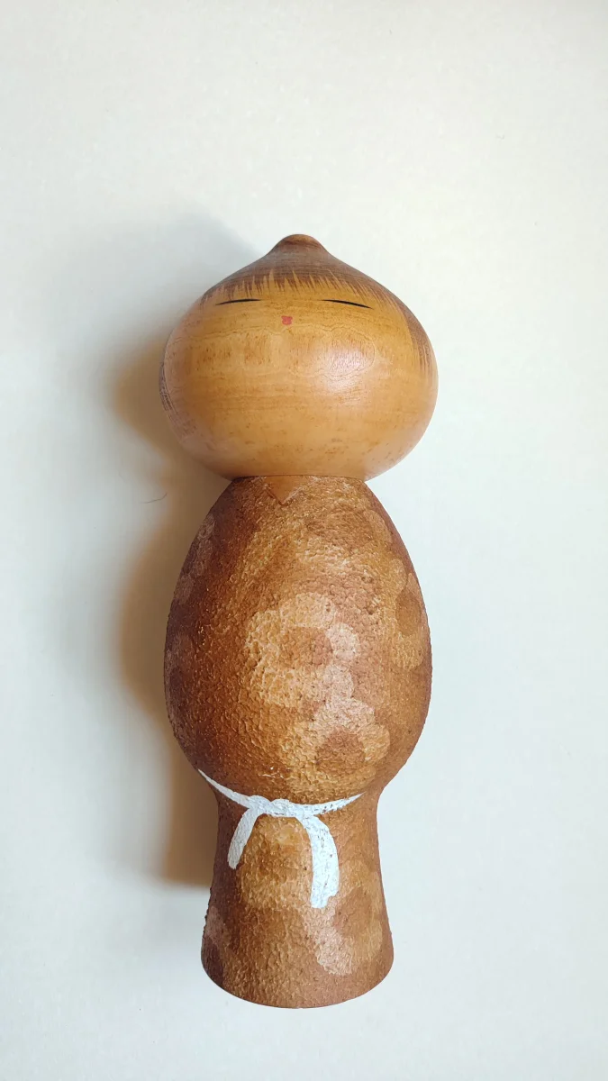 Poupée japonaise en bois "Kokechi" 295mm "Watanabe Masao" - Accessoires Outdoor pour Plus de Liberté de Mouvement - {'count': 1, 'name': 'Maxi'}