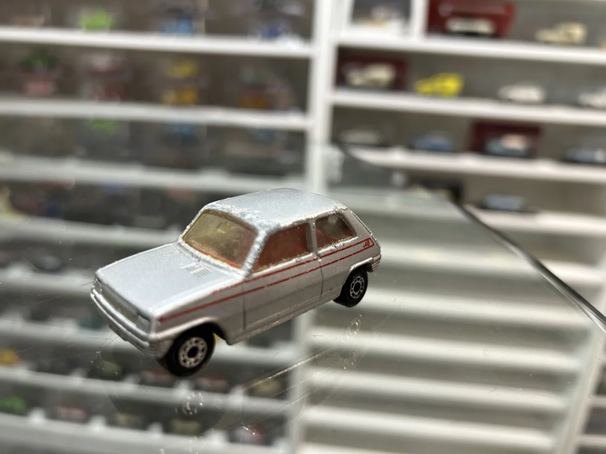 Renault 5TL Grise VIN Matchbox Superfast n°21 - Vins Rouges Harmonieux pour Chaque Occasion