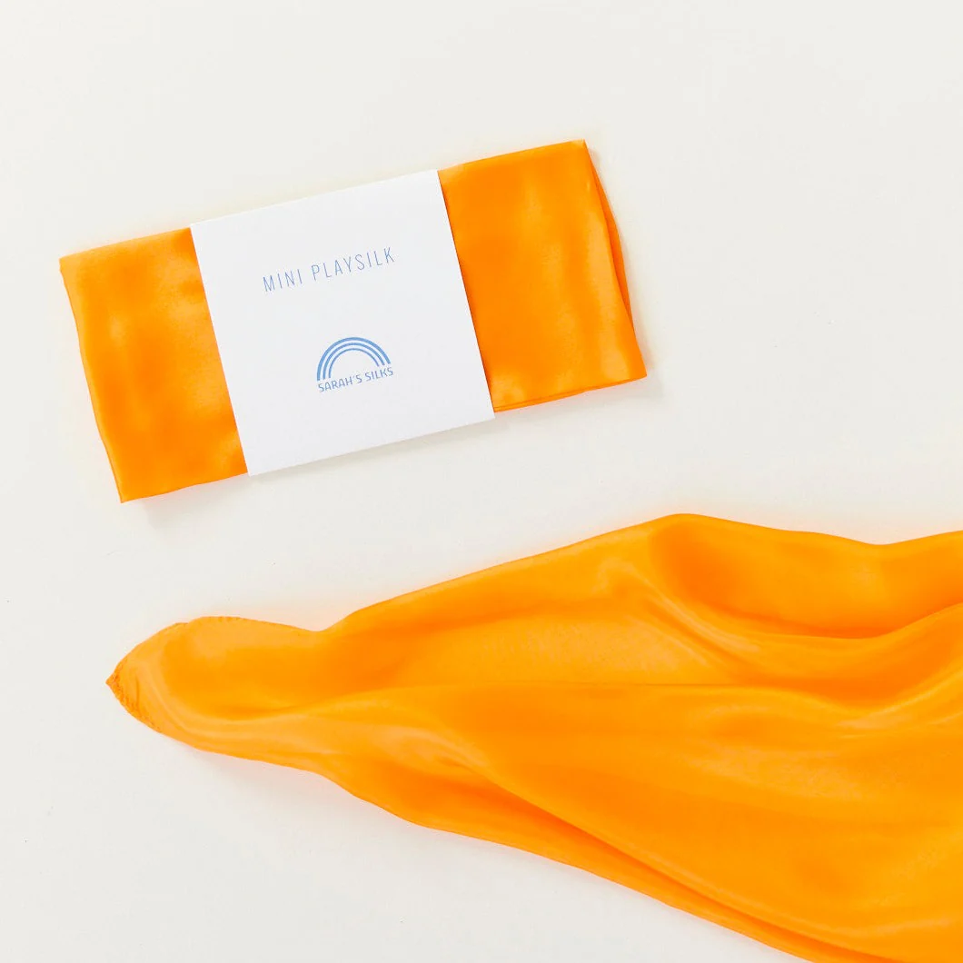 Sarah's Silk - Mini Soie de Jeu - Orange||Sarah's Silk - Mini Playsilk - Orange - Boutique Bébé en Ligne : Soins, Jouets et Articles Maison - {'count': 1, 'name': 'Lionel'}