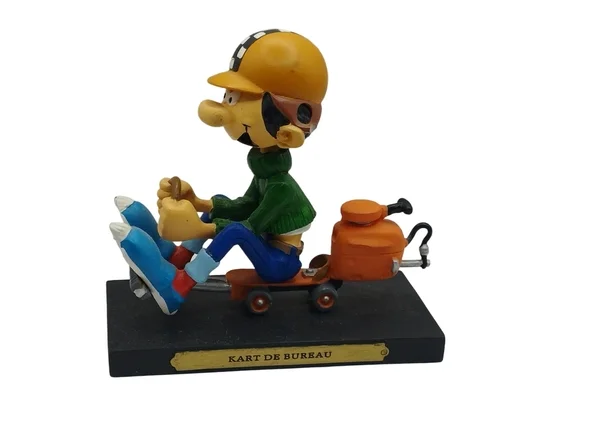 Figurine Gaston “Le kart de Vintage bureau” - Vins Rouges Harmonieux pour Chaque Occasion