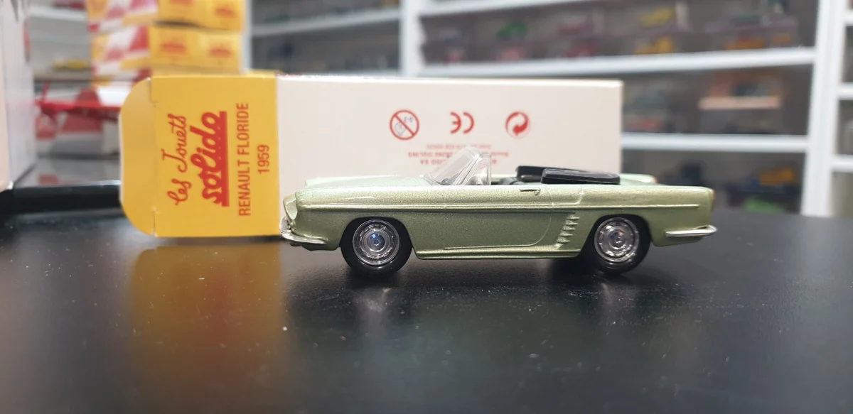 Renault Floride 1959 Solido 1/43 - Vins Rouges Harmonieux pour Chaque Occasion Voitures miniatures d'occasion