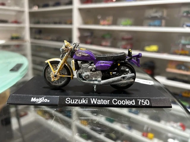 Suzuki Water Cooled 750 1/24 - Vins Rouges Harmonieux pour Chaque Occasion Acheter vin Côte-Rôtie Lancement Chrsitophe Semaska 2014 (lot: 2401692)