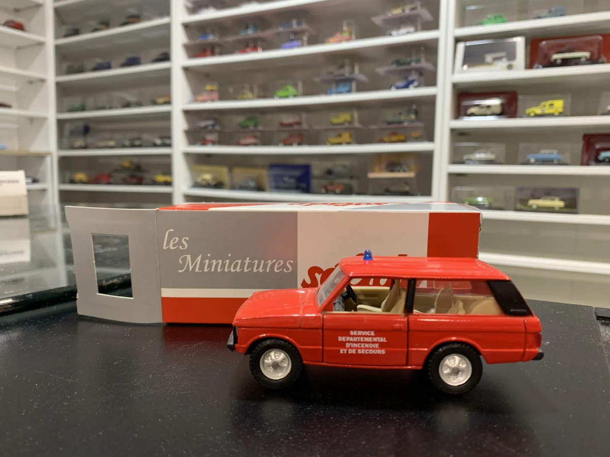 Range Rover Service d’Incendie et de Secours 1/43 - Vins Rouges Harmonieux pour Chaque Occasion - pompiers secours vin occasion