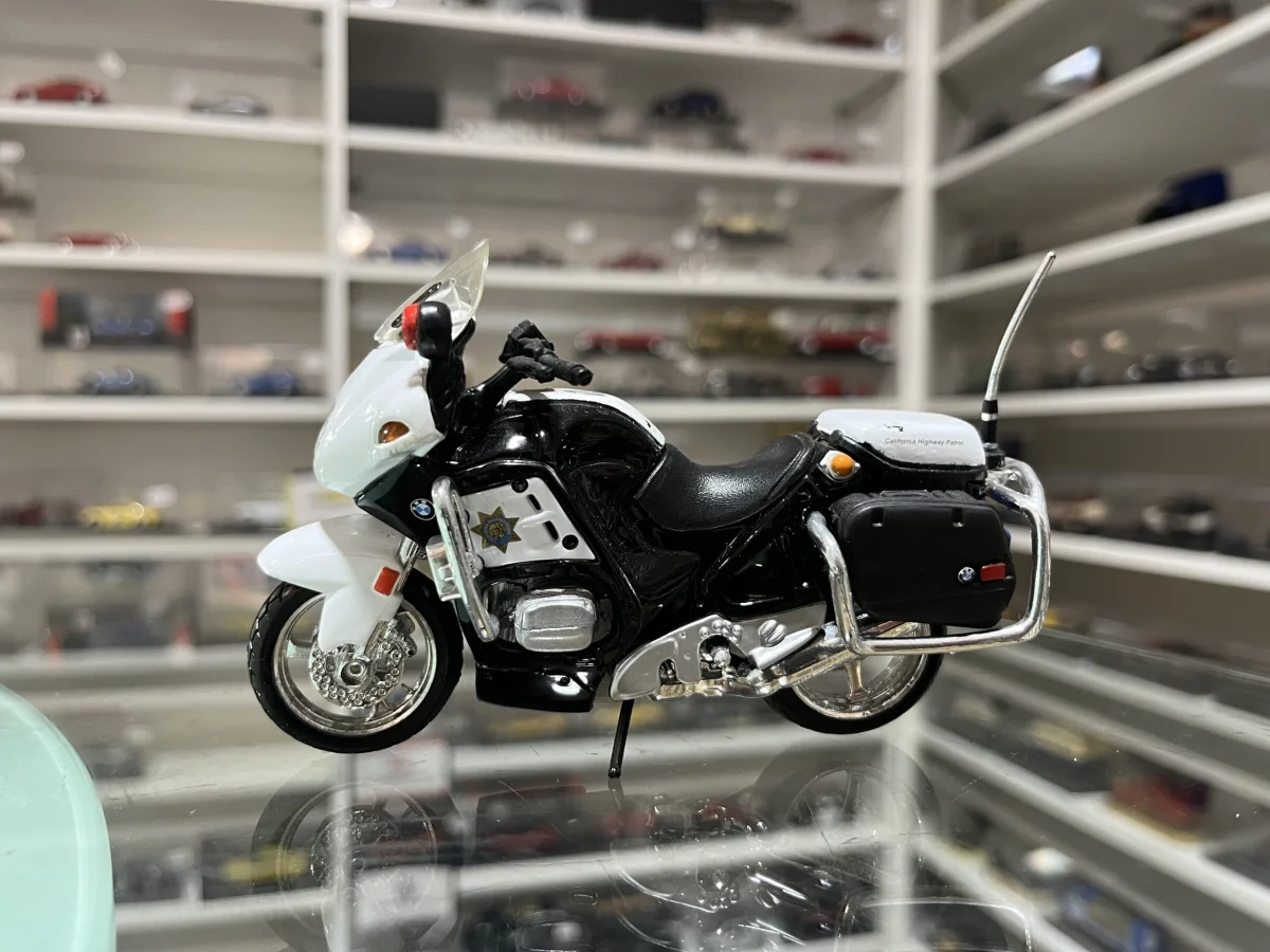 BMW R 1100 RT Police 1/18 - Vins Rouges Harmonieux apéritifs pour Chaque Occasion