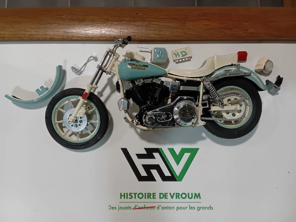 Maquette Moto Harley Davidson 80 1/12 (à restaurer) - Vins Rouges Harmonieux pour Chaque Occasion - Jouef