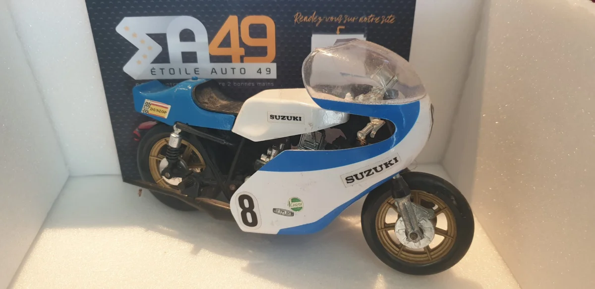 Politoys Polistil Suzuki Daytona 750 cc 1/15 - Vins Rouges Harmonieux pour Chaque Occasion Iveco Daily 50 C 15 d'occasion à vendre - Machineseeker