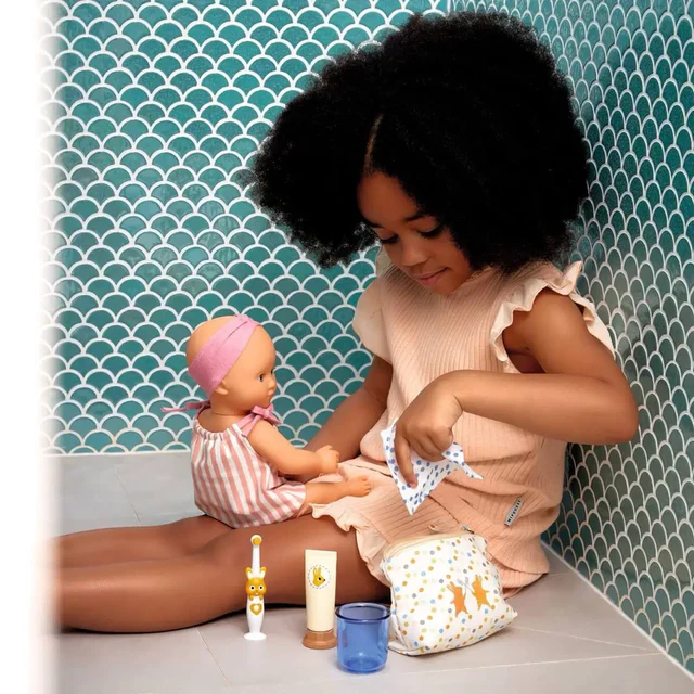 TROUSSE BROSSE À DENT POUR POUPÉE Pomea "POMEA" - Boutique Maman & Bébé – Produits Essentiels au Quotidien