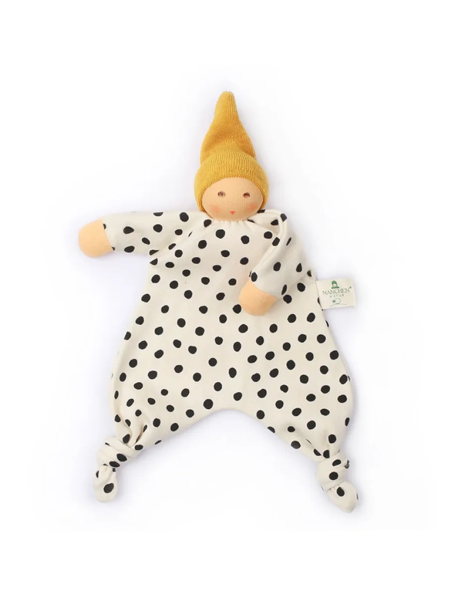Poupée doudou biologique avec hochet - À pois bonnet jaune doré - Nanchen CutePuppet Natur - Boutique Maman & Bébé – Produits Essentiels au Quotidien