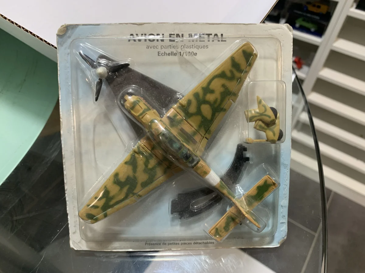 Maquette Avion métal militaire 1/100 Rouges Harmonieux Occasion