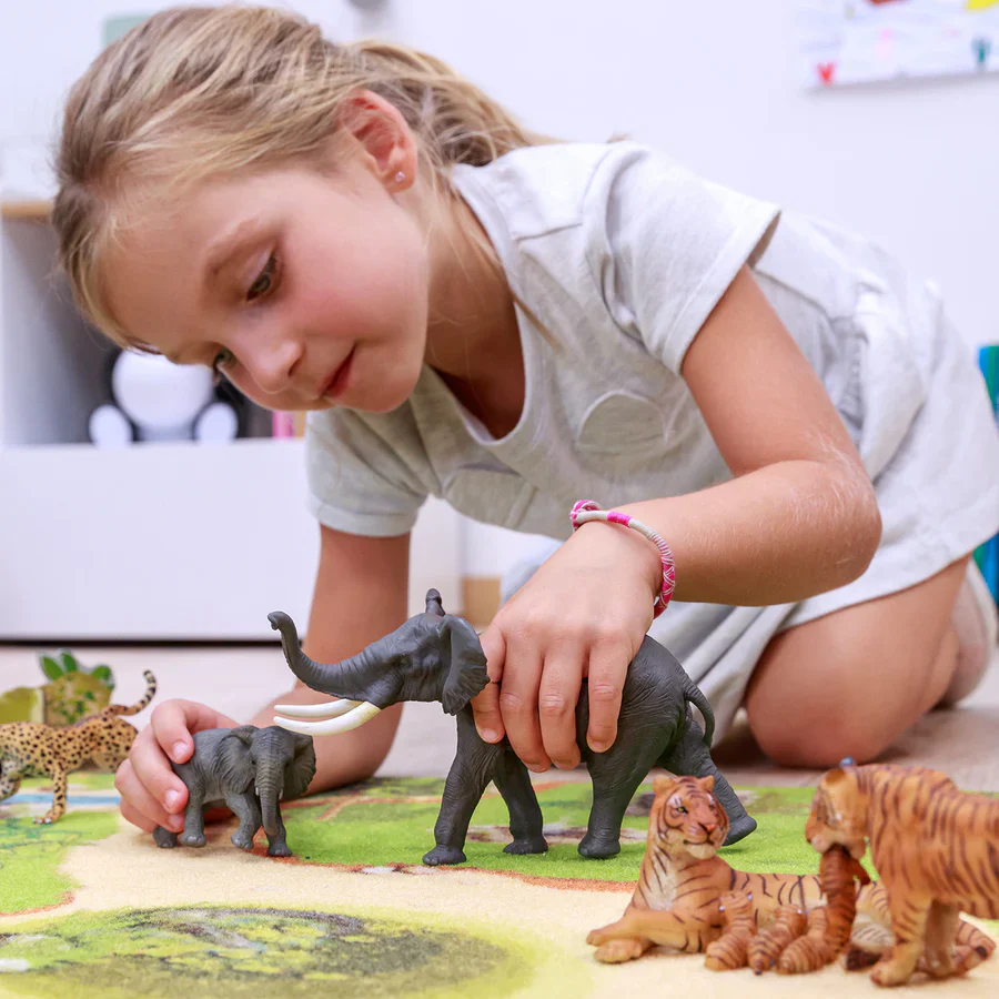 FIGURINE JEUNE ÉLÉPHANT D'AFRIQUE - Boutique Maman & Bébé – Produits Essentiels au Quotidien Coffret bébé et accessoires - La Grande Récré