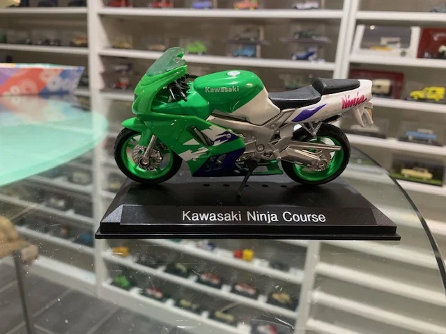 Kawasaki Ninja Course 1/18 Vins Rouges Harmonieux Occasion