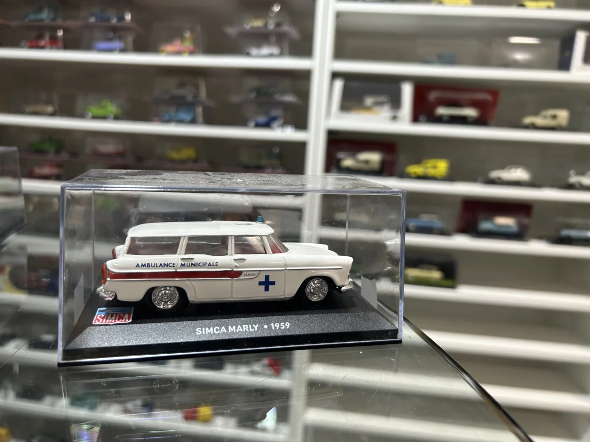 Simca Marly 1959 1/43 - Vins Rouges Harmonieux pour Chaque Occasion Les échelles des voitures miniatures : 1/64, 1/43, 1/24, 1/18, 1/12, 1/8