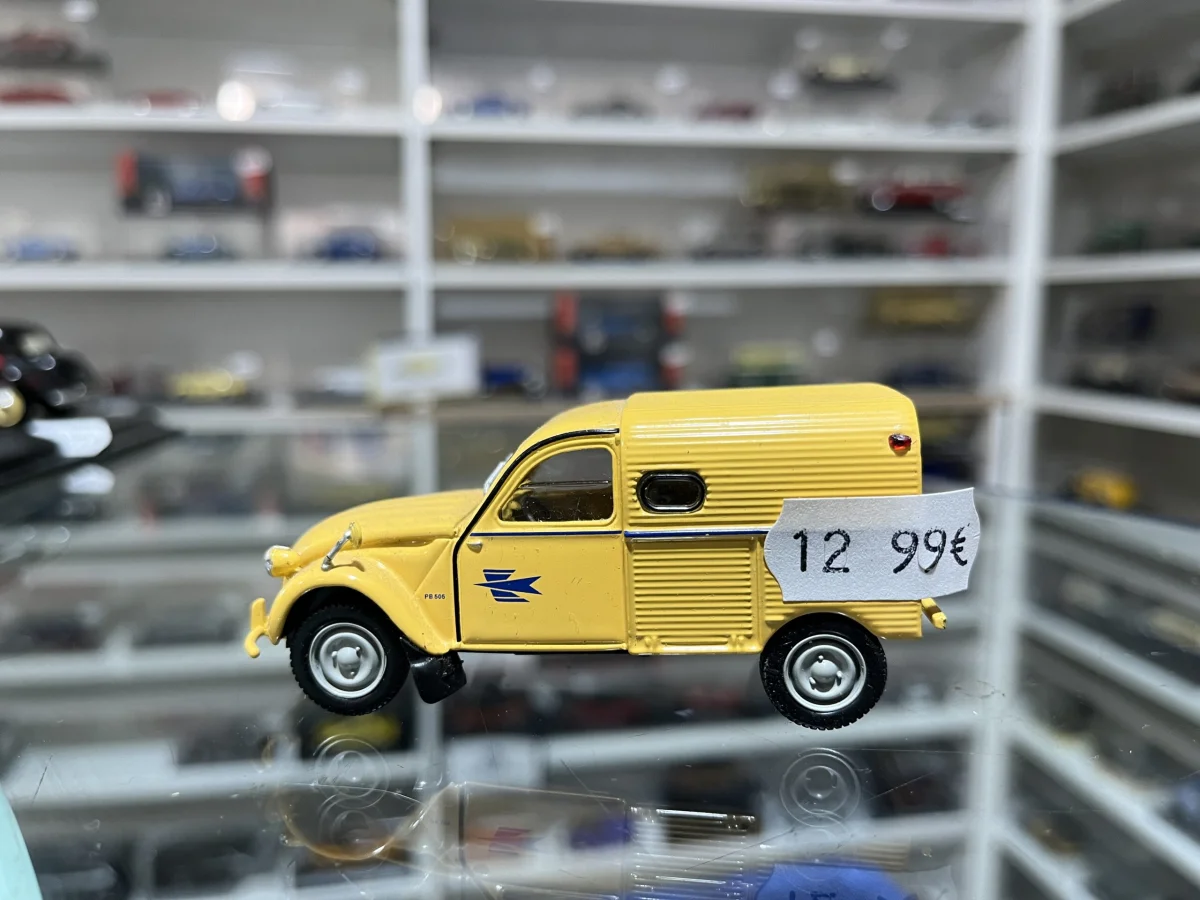 Citroën 2CV AK 250 1962 La Poste Universal Hobbies 1/43 - Vins Rouges Harmonieux pour Chaque Occasion Vin rouge Chateau Relais de la Poste : 3L à Prix Carrefour
