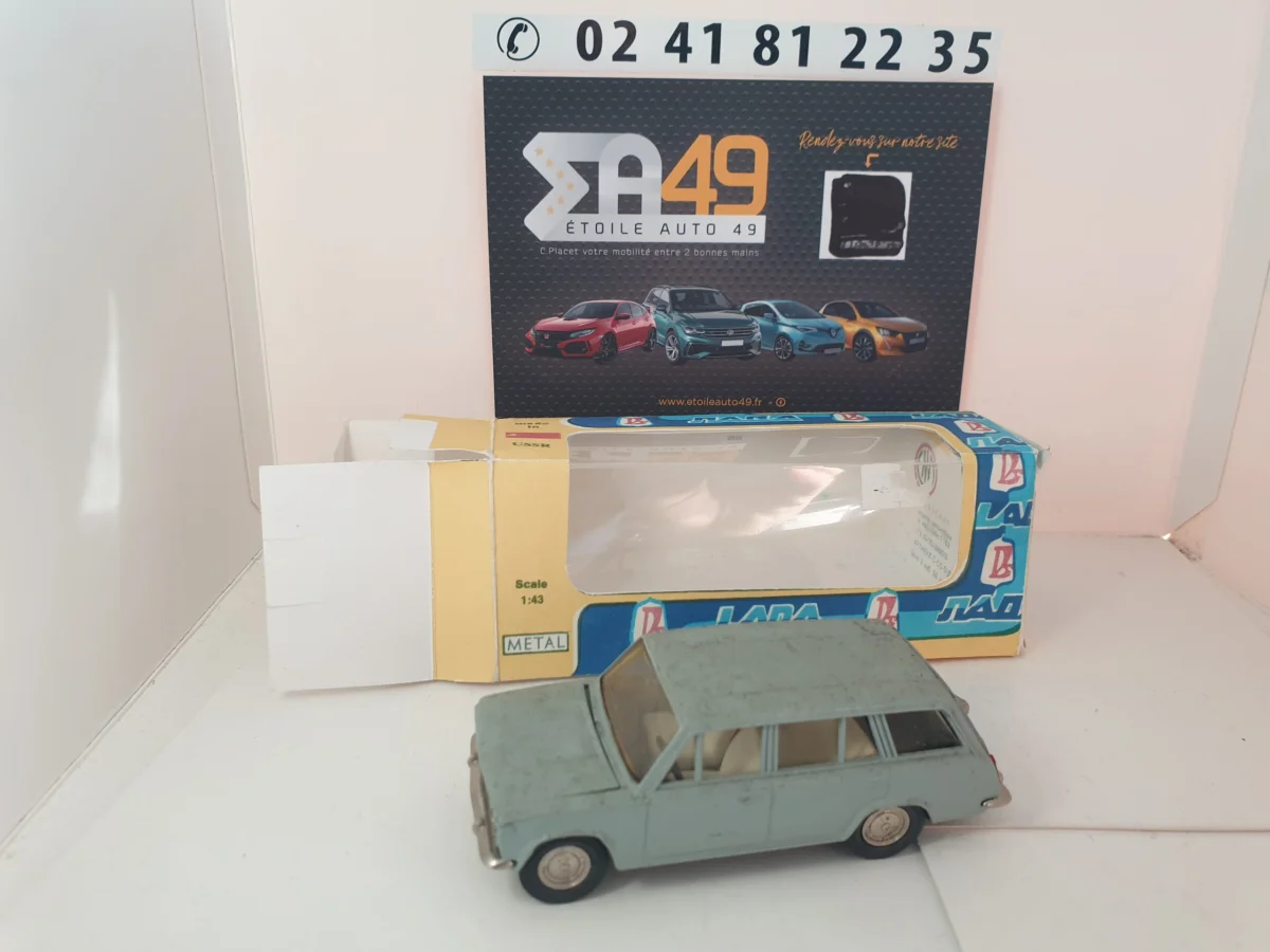 Lada Vaz Bleue 1/43 Vins Rouges Harmonieux Occasion