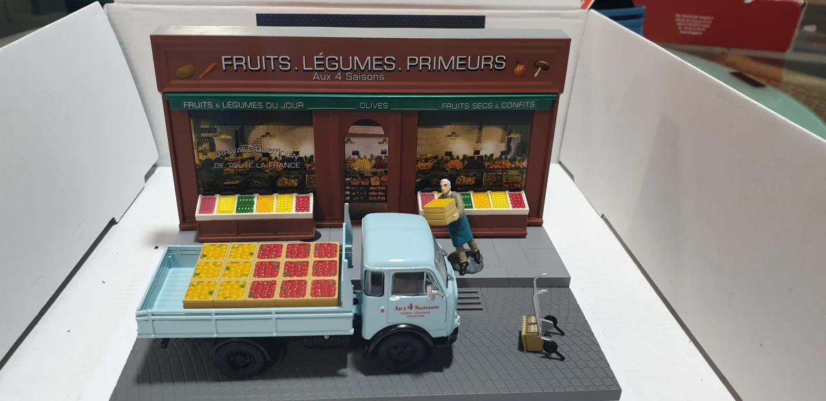 Diorama Camion Fruits Légumes Primeurs 1/43 Vins Rouges Harmonieux Occasion