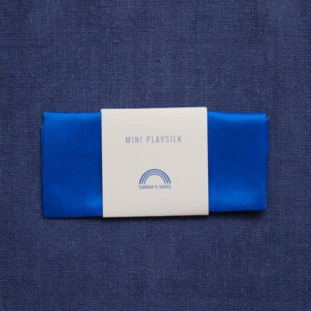 Sarah's Silk - Mini Soie de Jeu - Bleu Royal||Sarah's Silk - Mini Playsilk - Royal Blue - Boutique Bébé en Ligne : Soins, Jouets et Articles Maison Soie de jeu terre océan 90 x 90 cm - Sarah's Silks