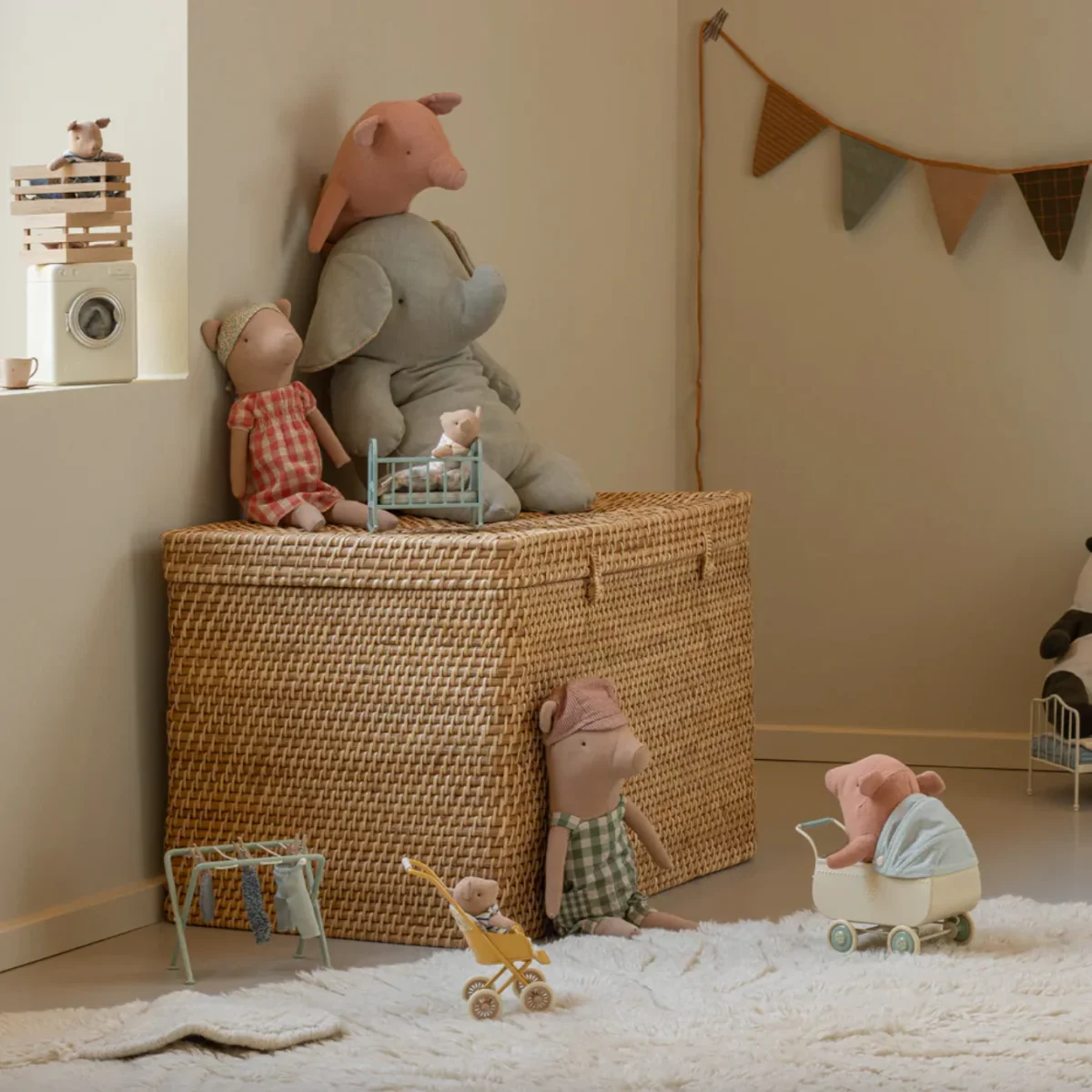 PELUCHE COCHON FILLE - Boutique Maman & Bébé – Produits Essentiels au Quotidien - Little dutch
