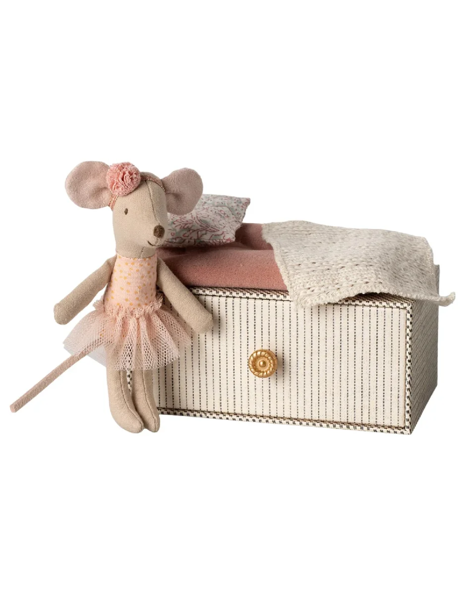 Petite soeur souris danseuse dans son lit - Maileg - Boutique Maman & Bébé – Produits Essentiels au Quotidien - {'count': 2, 'name': 'Cdiscount'}