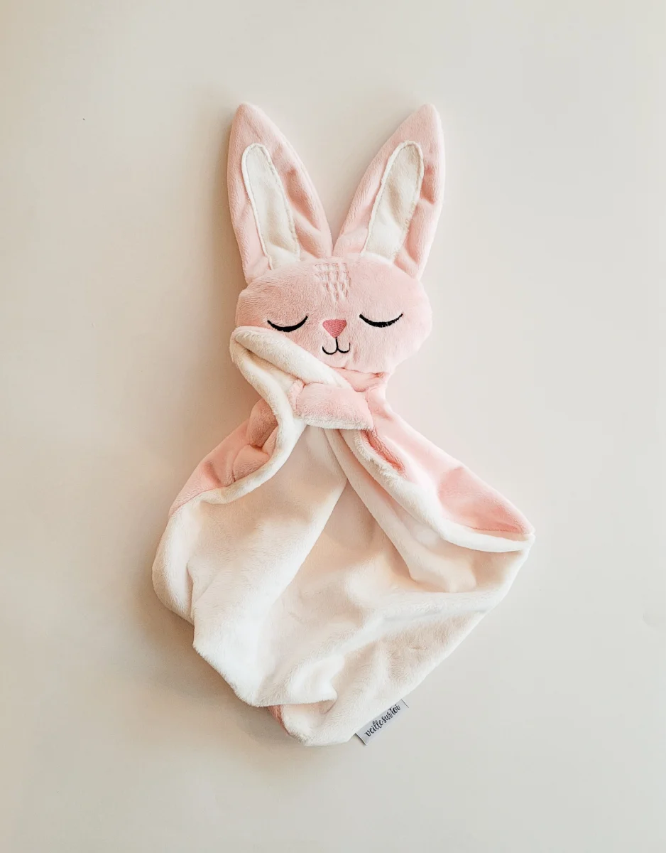 Doudou Lapine - Marguerite endormie rose - Veille sur toi - Boutique Maman & Bébé – Produits Essentiels au Quotidien - {'count': 1, 'name': 'K212010'}