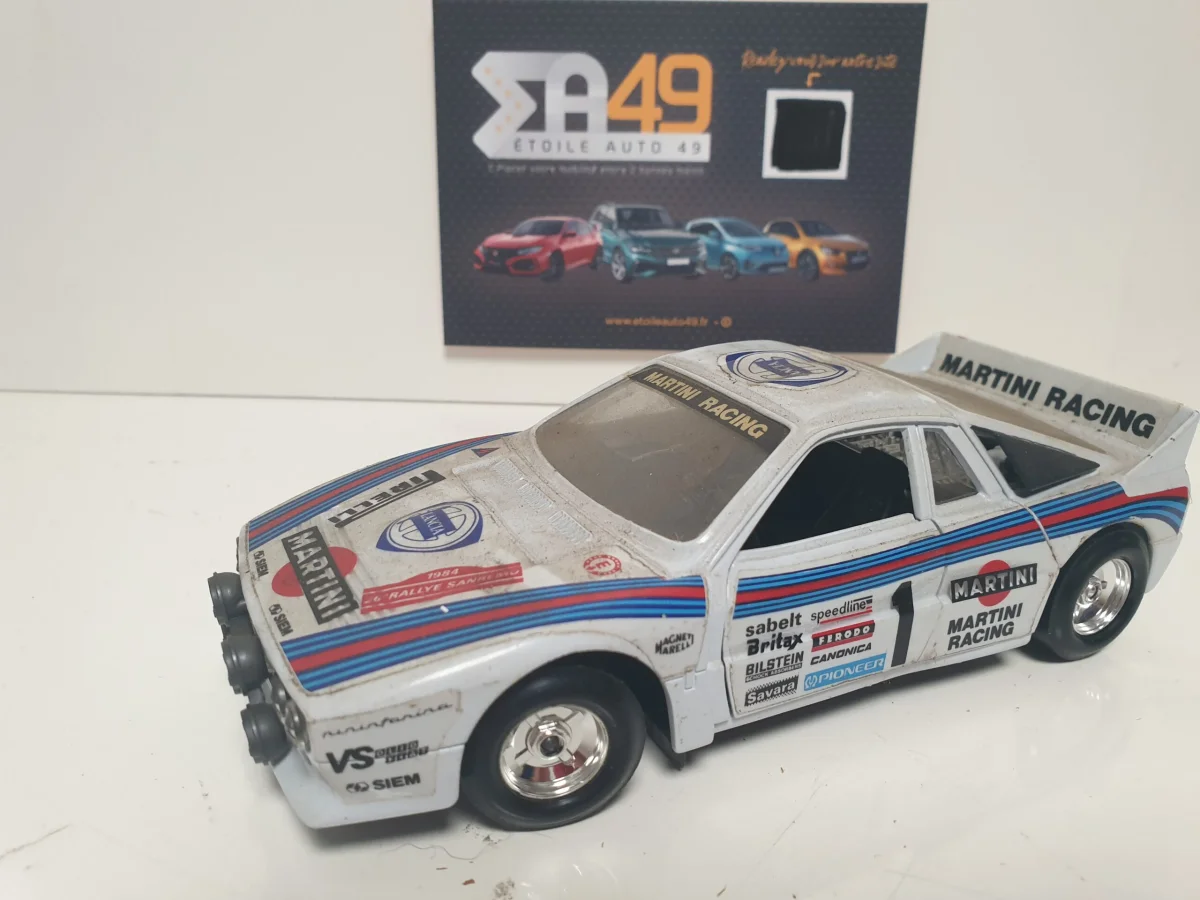 Lancia 037 ” Martini “ - Vins Rouges Harmonieux pour Chaque Occasion - wine 8220 vin occasion