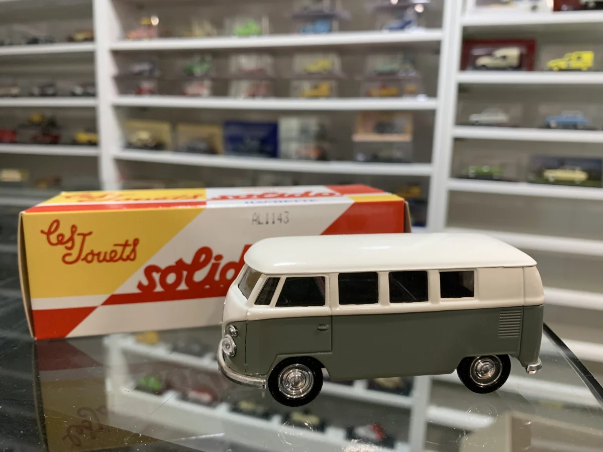 Volkswagen Combi 1/43 Solido - Vins Rouges Harmonieux pour Chaque Occasion Combi VW Solido 1/43 - Jeux & Jouets