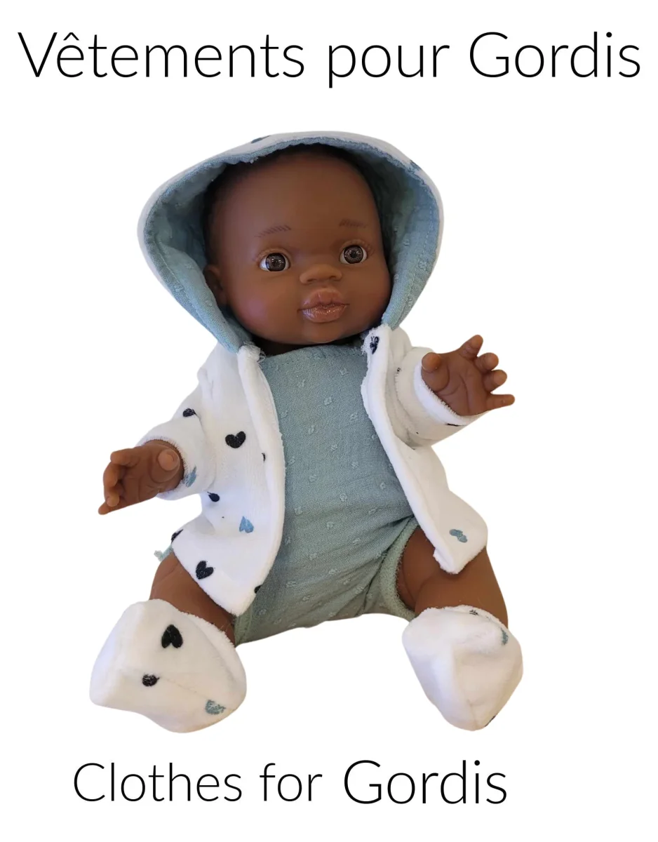 Vêtements pour poupée Gordis - Romper bleu et veste blanche à coeur bleu - Paola Reina - Boutique Maman & Bébé – Produits Achat Essentiels au Quotidien