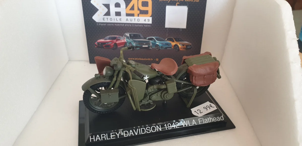 Harley Davidson 1942 WLA Flathead 1/18 - Vins Rouges Harmonieux pour Chaque Winebox Occasion
