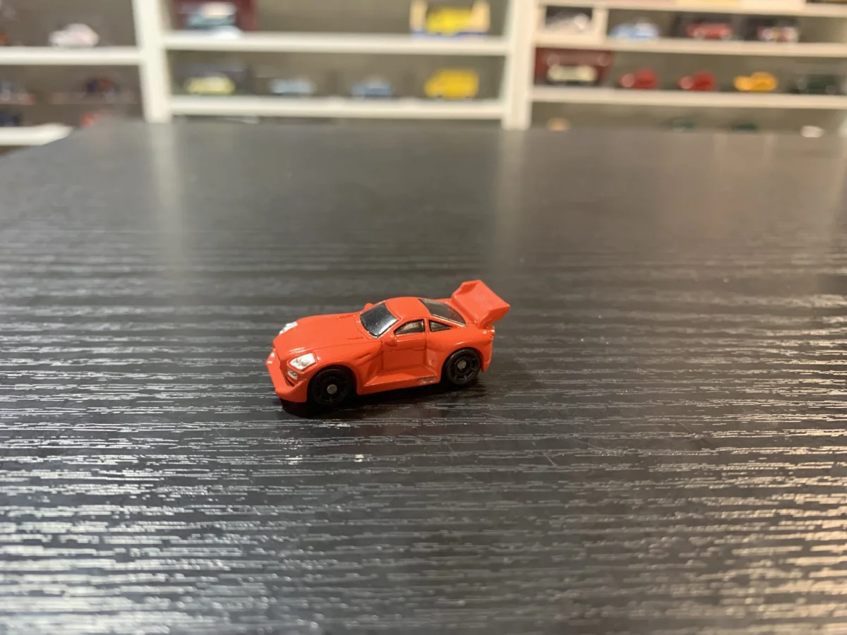 Micro Machines Galoob Hasbro 2004 Voiture de course rouge - Vins Rouges Harmonieux pour Chaque Occasion - mikado racing voiture course vin occasion