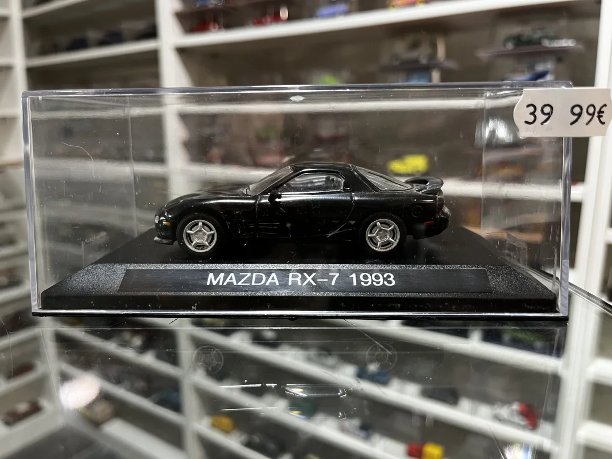 mazda RX-7 noir (1993) 1/43 - Vins Rouges Harmonieux pour Chaque Occasion 1/24 SCALE MAZDA SAVANNA RX-7 | TAMIYA
