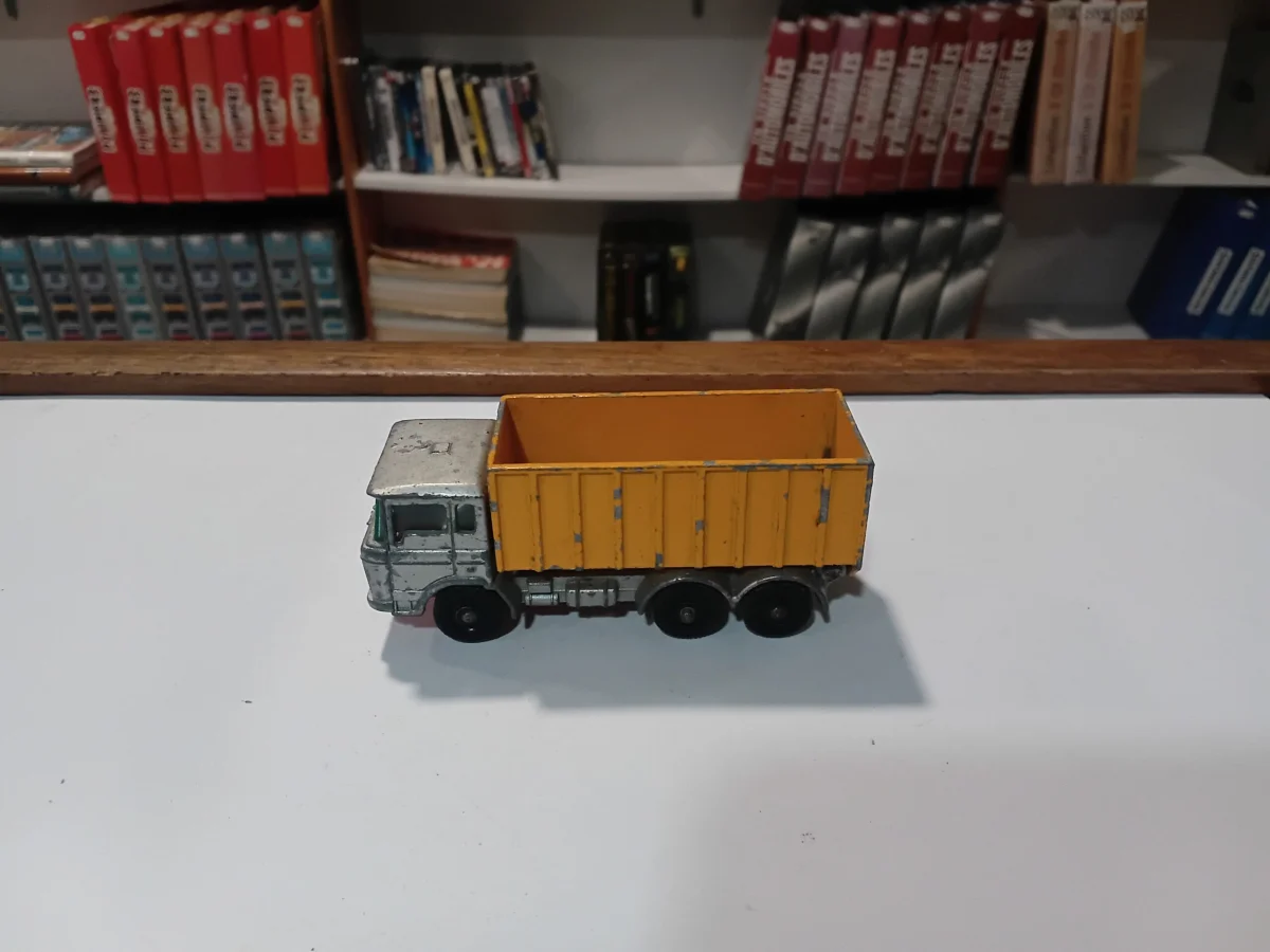 Tipper Container Truck n°47 Matchbox 1/100 - Vins Rouges Harmonieux pour Chaque Occasion - saint emilion numéro 1/100 vin occasion