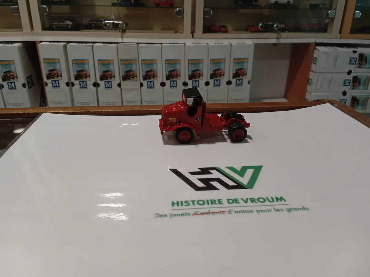 Tracteur Marmon n°10 – Cirque Pinder 1/64 Collection - Vins Rouges Harmonieux pour Chaque Occasion - {'count': 3, 'name': 'voitures'}