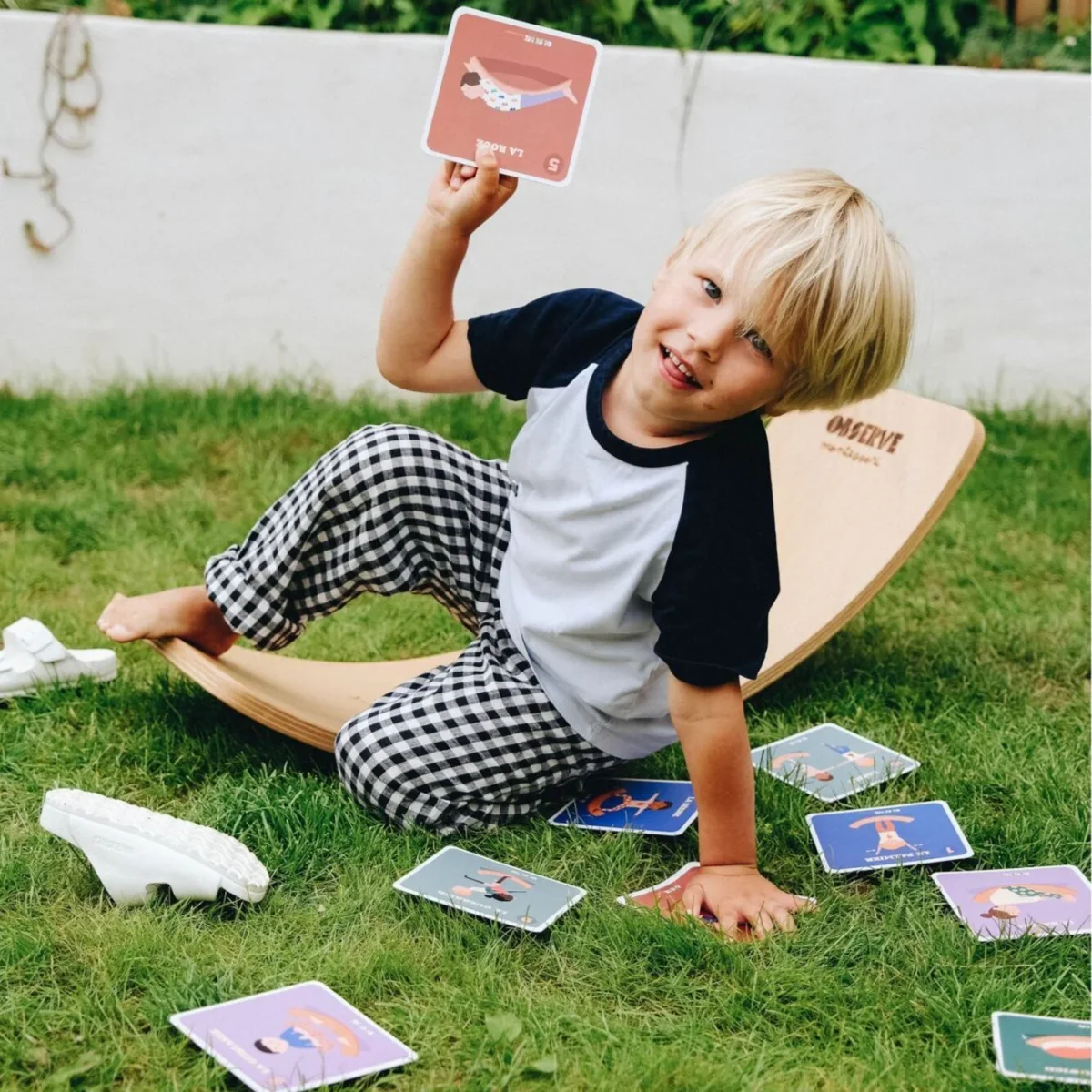 Planche d'équilibre + 10 Cartes de Yoga - Boutique Bébé en Ligne : Soins, Jouets et Articles Maison - {'count': 1, 'name': 'Weplay'}