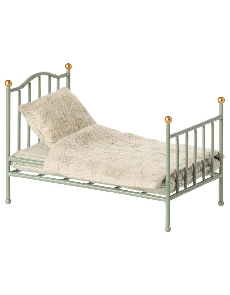 Lit vintage pour souris - Menthe - Maileg - Boutique Maman & Bébé – Produits Essentiels au Quotidien Enfants-Bébé-Watkins-Souris Verte-Multi-Pro - Distributions Jean-Pierre Roy  - mariejosantenature.com