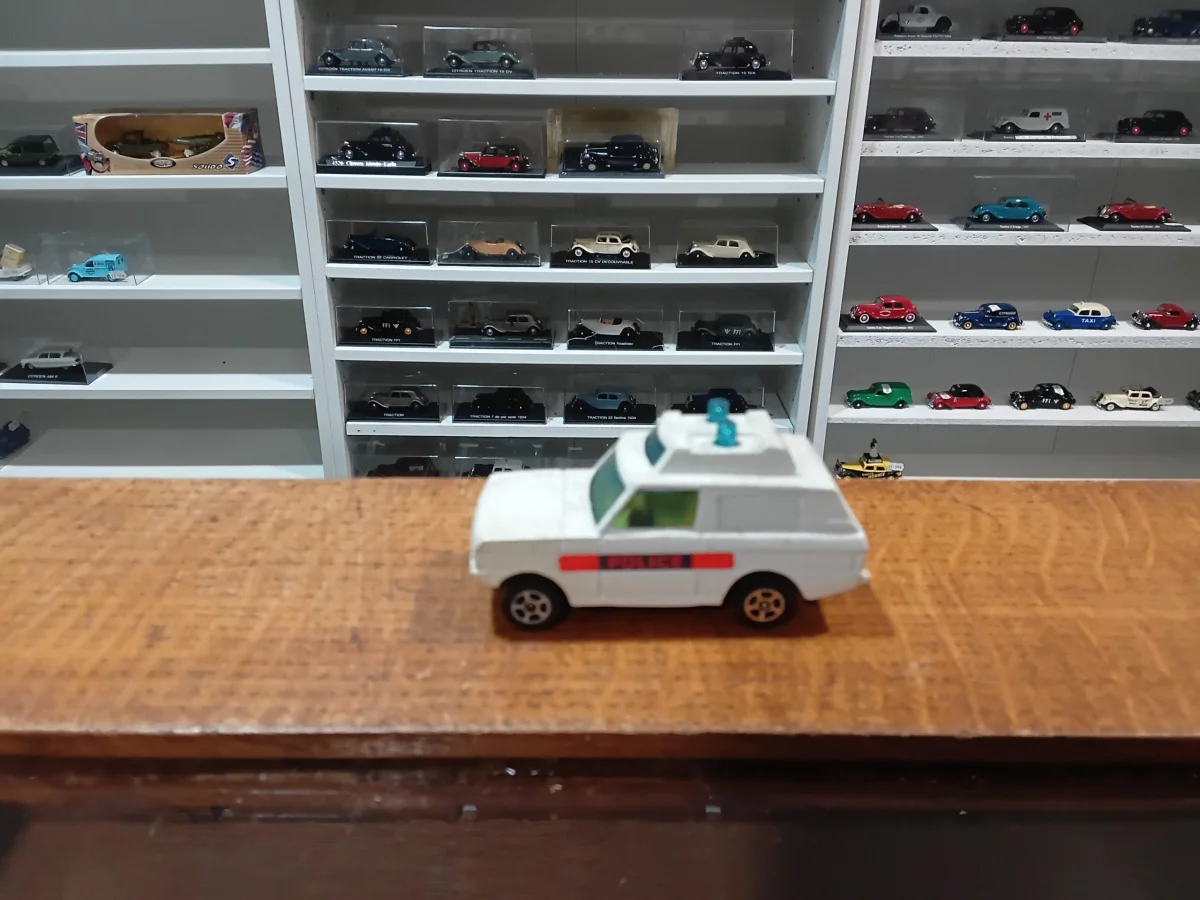 Range Police Blanc Corgi Juniors 1/64 Vins Rouges Harmonieux Occasion