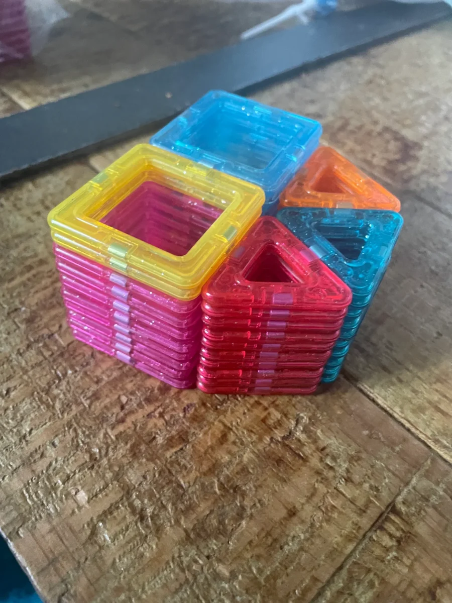 Jeu de construction magnétique 50 pièces - Boutique Bébé en Ligne : Soins, Jouets et Articles Maison - Construction magnetico