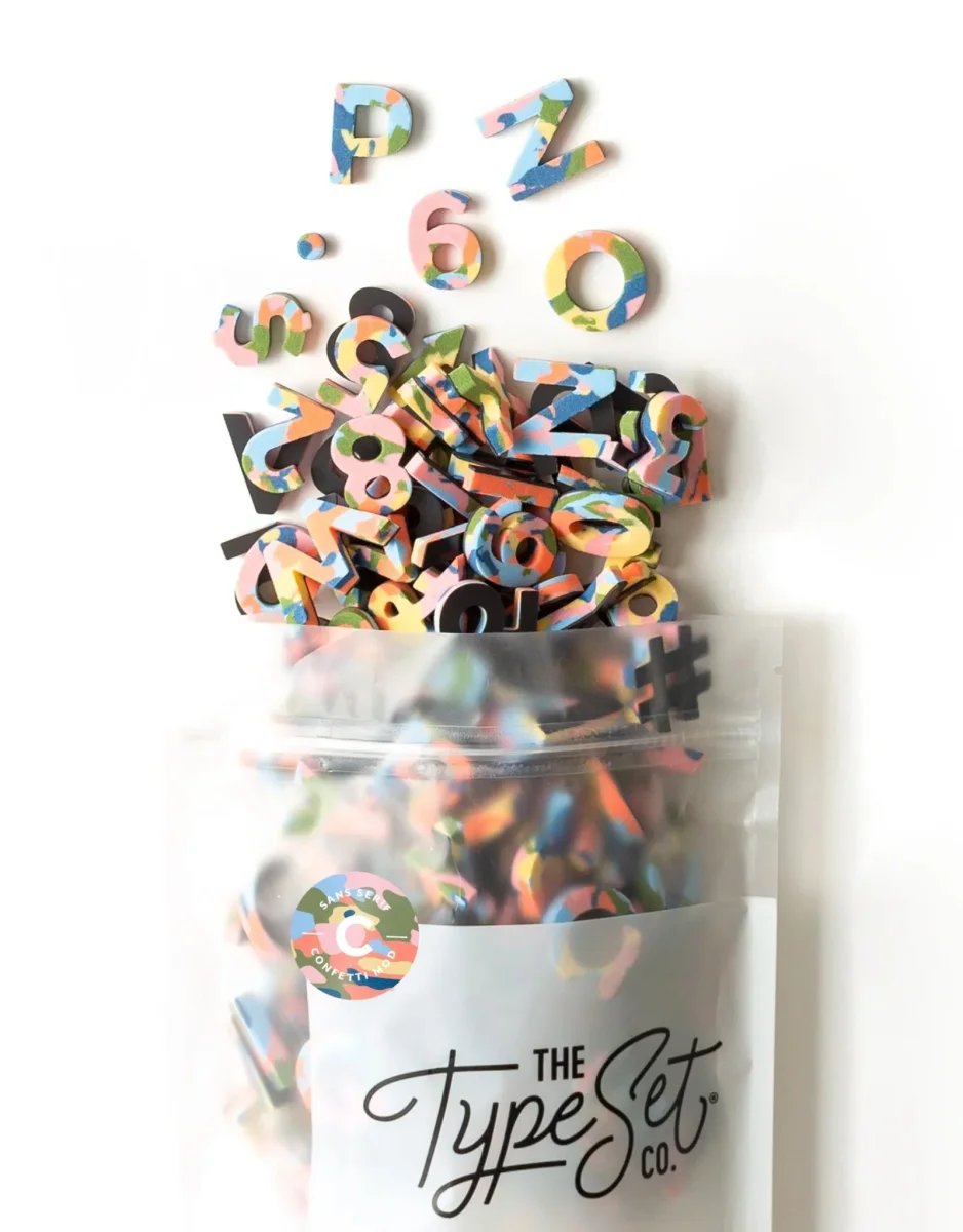 Ensemble de 200 lettres et chiffres magnétiques - Majuscules Confetti - The Type Set Co. - Boutique Maman & Bébé – Produits Essentiels au Quotidien - {'count': 1, 'name': 'mini'}